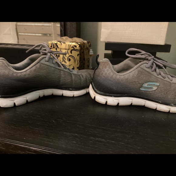 Skechers women running shoes size 6.5 - Picture 2 of 4